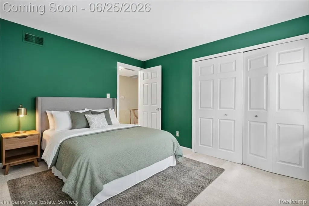 32807 Red Oaks Trail Beverly Hills Village MI 48025