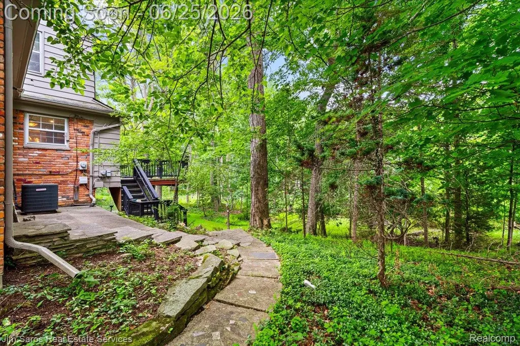 32807 Red Oaks Trail Beverly Hills Village MI 48025