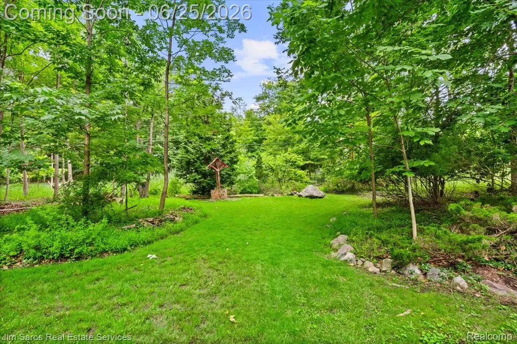 32807 Red Oaks Trail Beverly Hills Village MI 48025