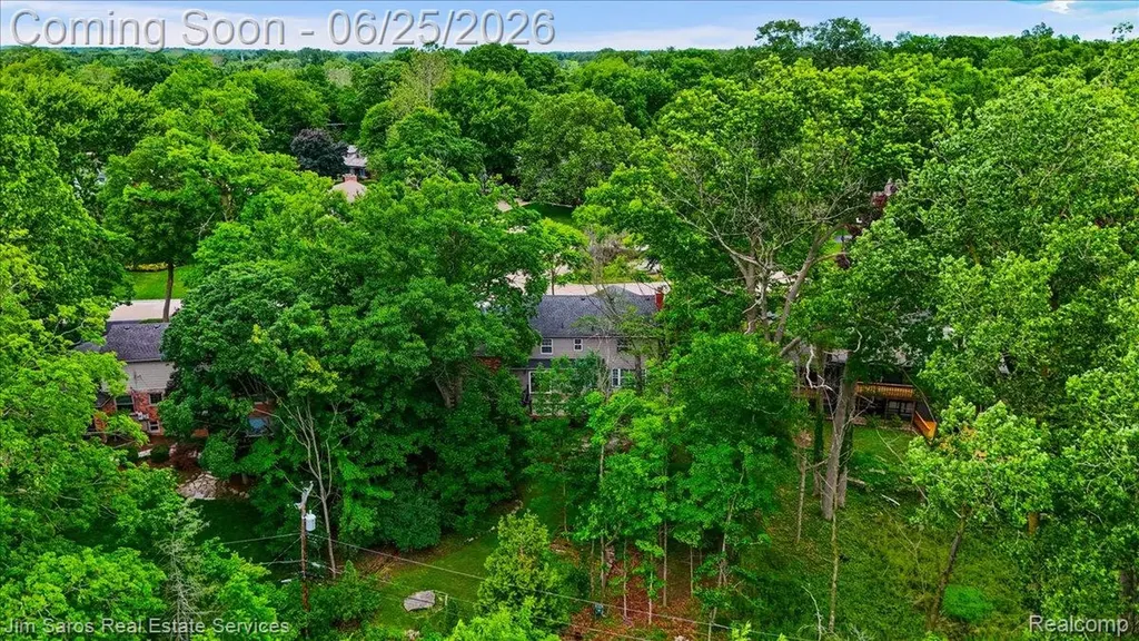 32807 Red Oaks Trail Beverly Hills Village MI 48025