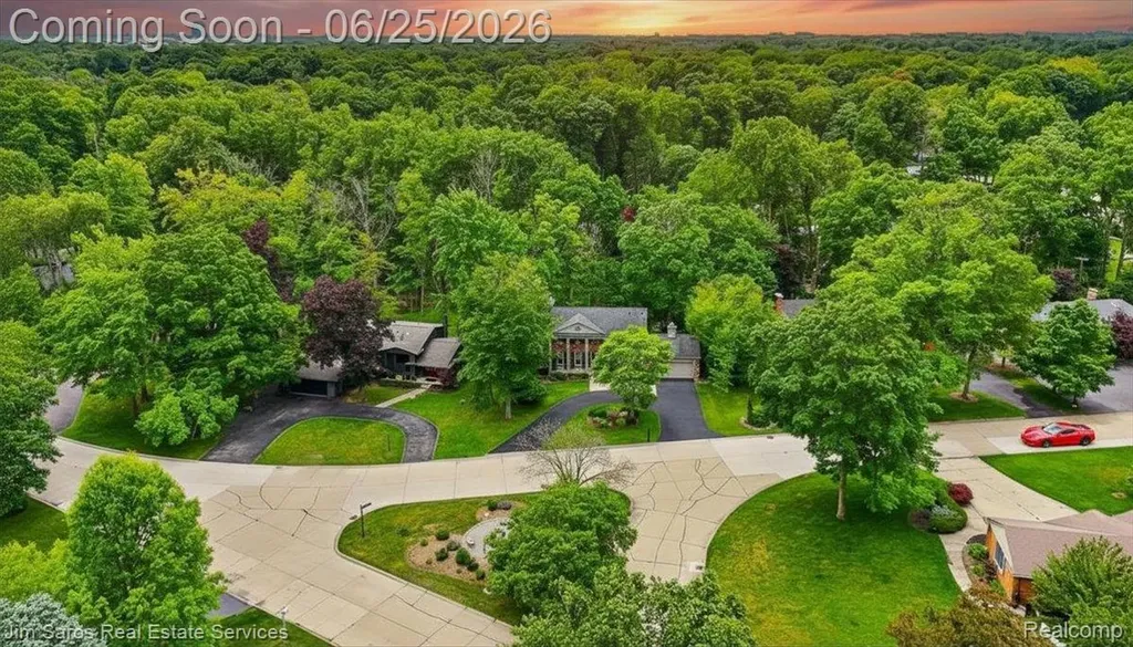32807 Red Oaks Trail Beverly Hills Village MI 48025