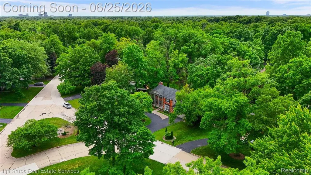 32807 Red Oaks Trail Beverly Hills Village MI 48025