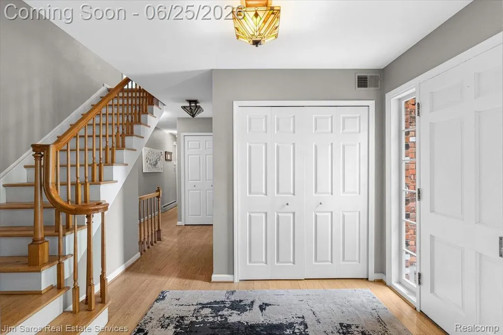 32807 Red Oaks Trail Beverly Hills Village MI 48025