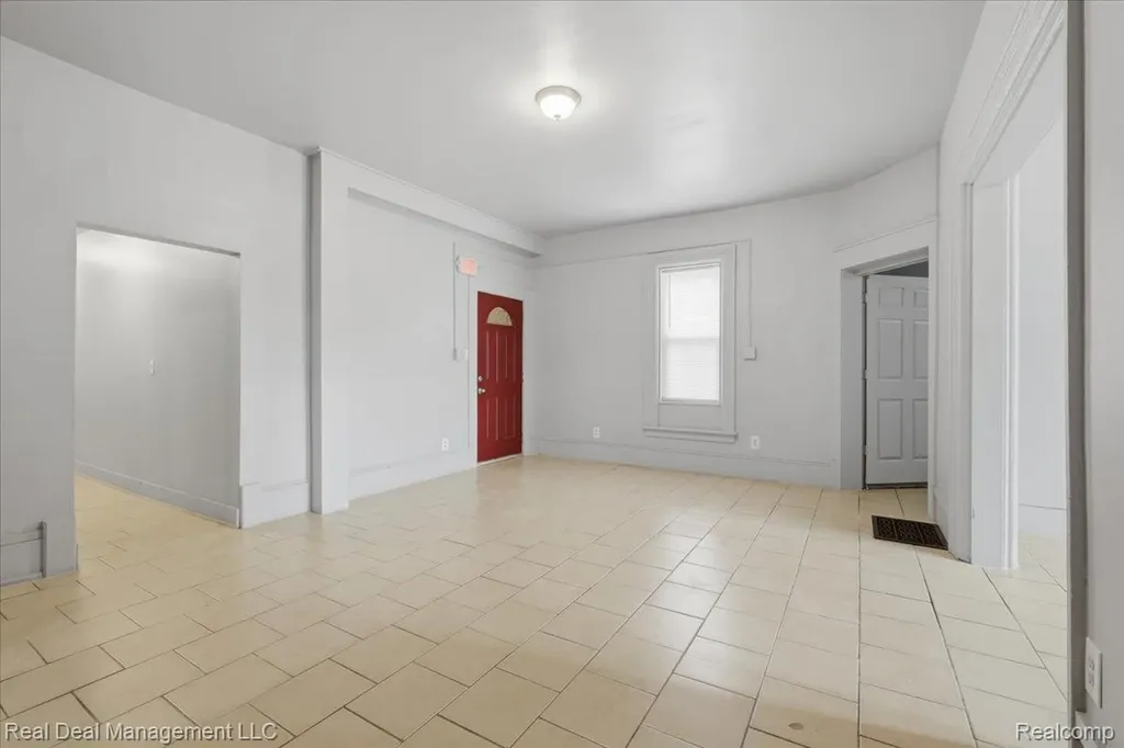 354 N Saginaw Street Pontiac City MI 48342