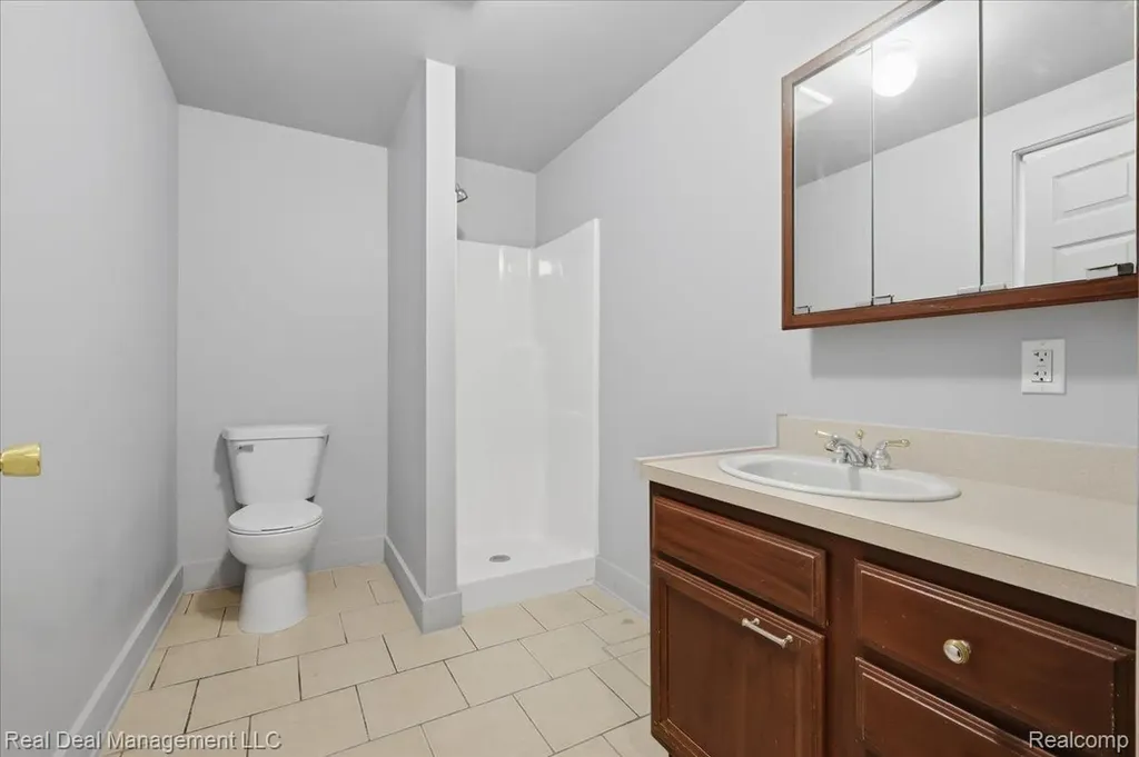354 N Saginaw Street Pontiac City MI 48342