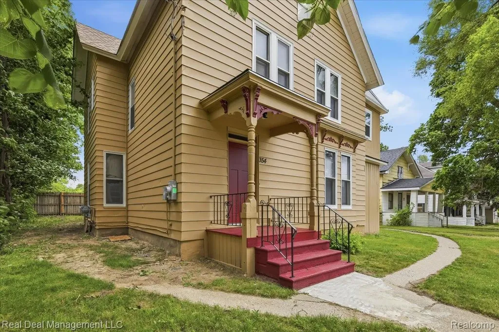 354 N Saginaw Street Pontiac City MI 48342