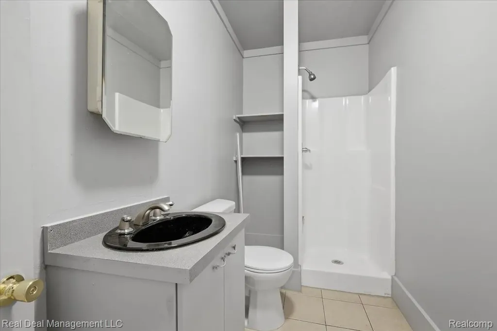 354 N Saginaw Street Pontiac City MI 48342