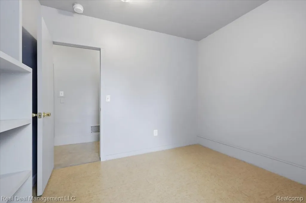 354 N Saginaw Street Pontiac City MI 48342