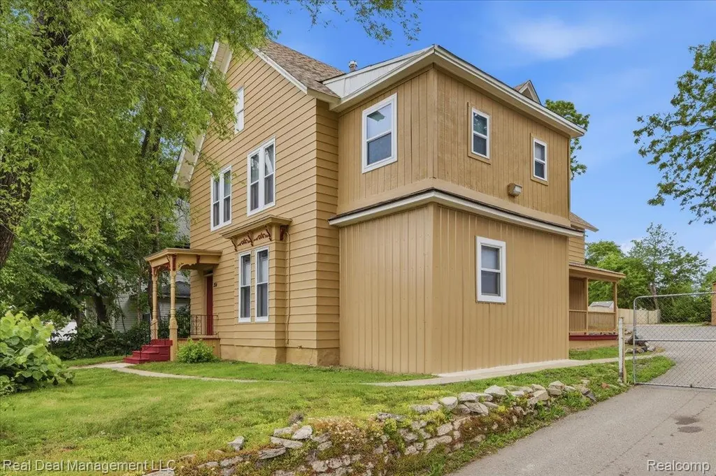 354 N Saginaw Street Pontiac City MI 48342