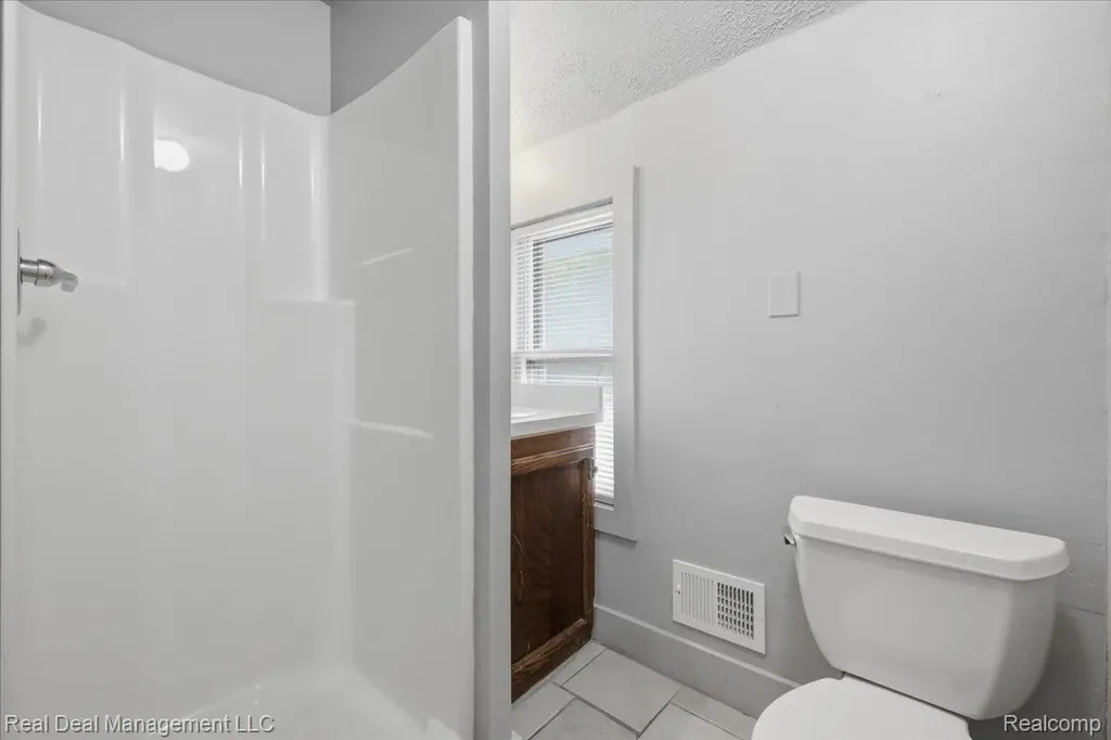 354 N Saginaw Street Pontiac City MI 48342