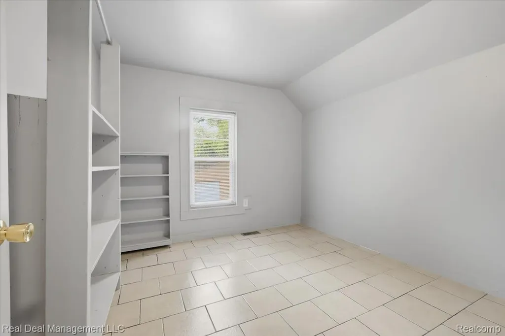 354 N Saginaw Street Pontiac City MI 48342