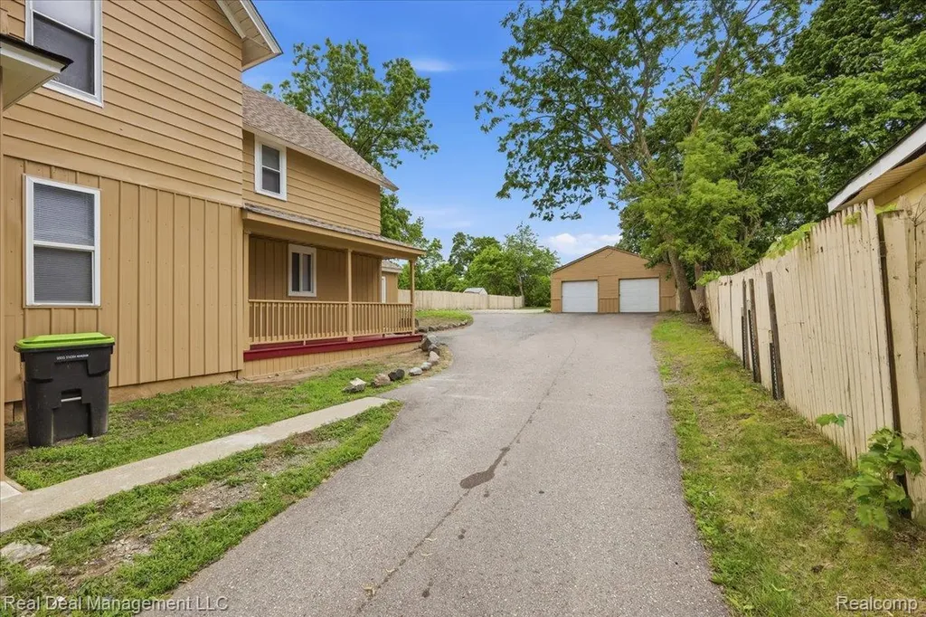 354 N Saginaw Street Pontiac City MI 48342