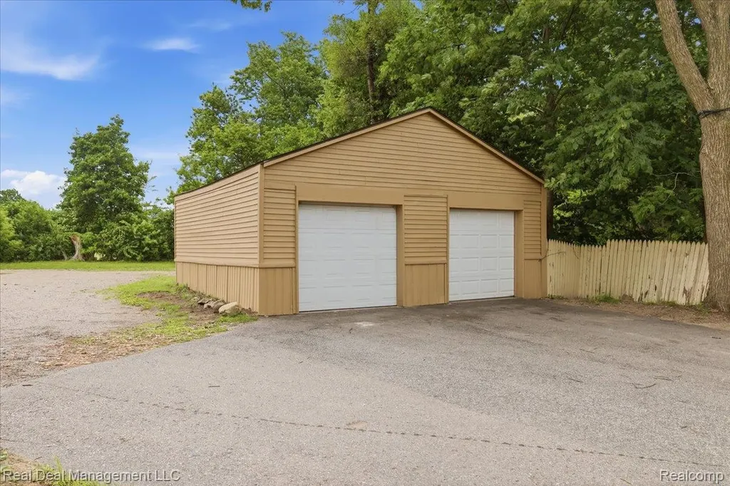 354 N Saginaw Street Pontiac City MI 48342