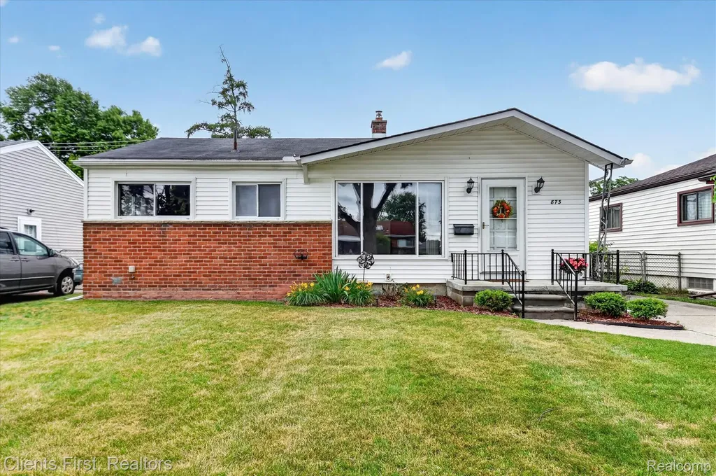 873 Schuman Street Garden City City MI 48135