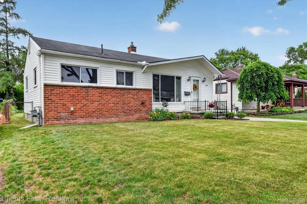 873 Schuman Street Garden City City MI 48135