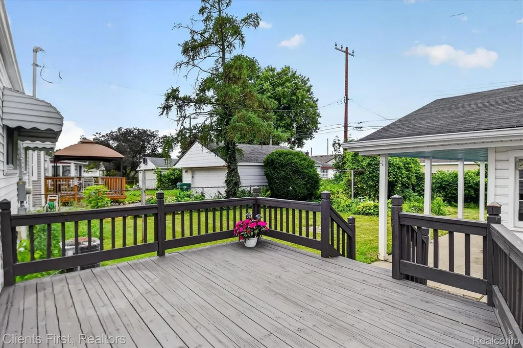 873 Schuman Street Garden City City MI 48135