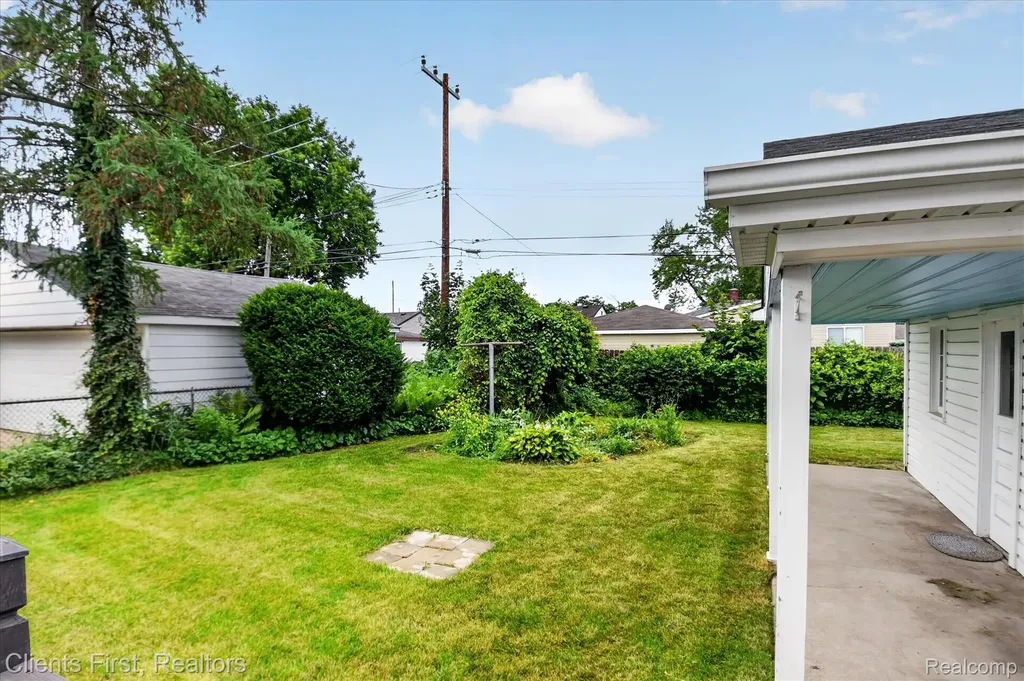 873 Schuman Street Garden City City MI 48135