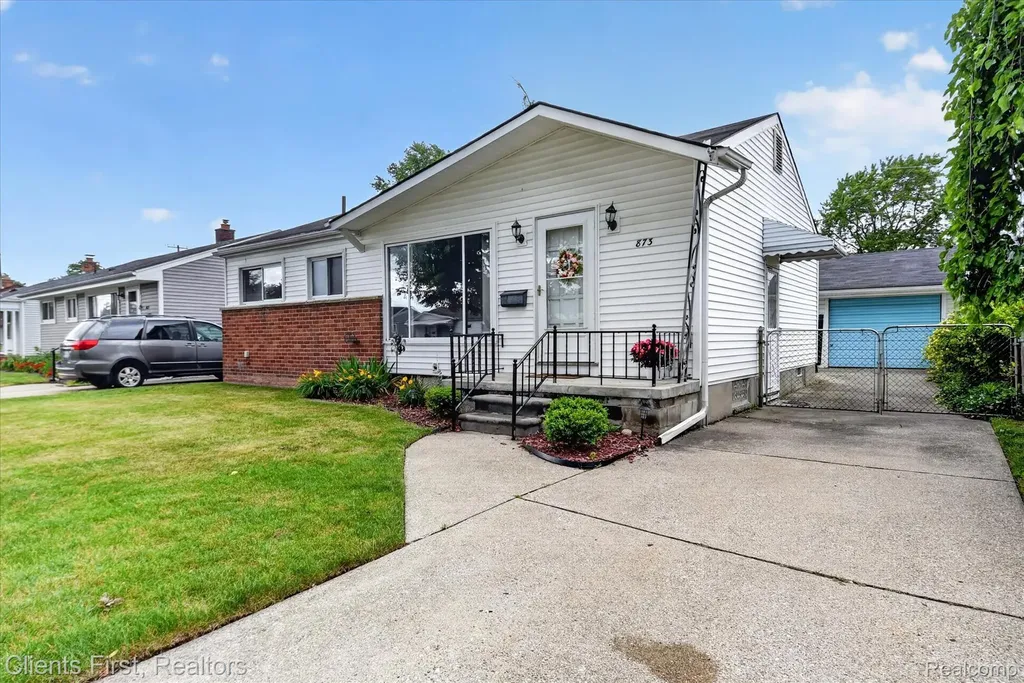 873 Schuman Street Garden City City MI 48135