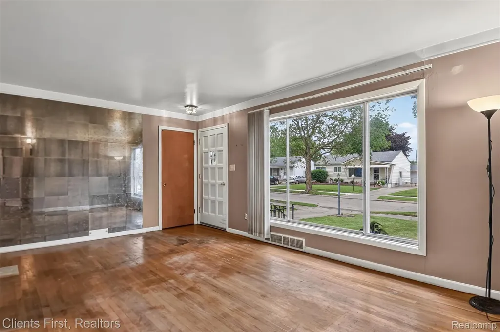873 Schuman Street Garden City City MI 48135