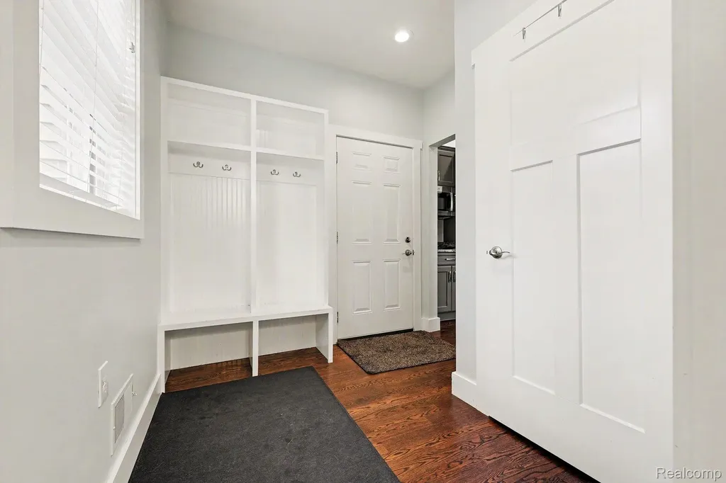 1660 Winthrop Road Bloomfield Charter Township MI 48302