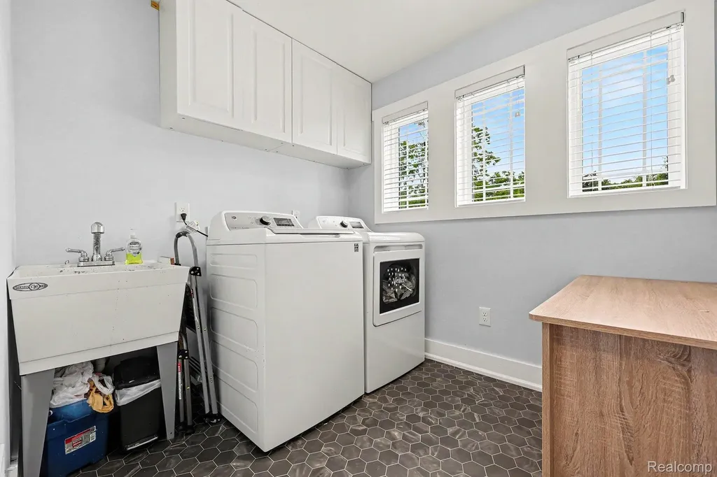 1660 Winthrop Road Bloomfield Charter Township MI 48302