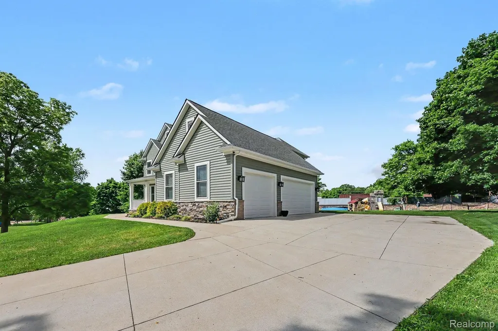1660 Winthrop Road Bloomfield Charter Township MI 48302