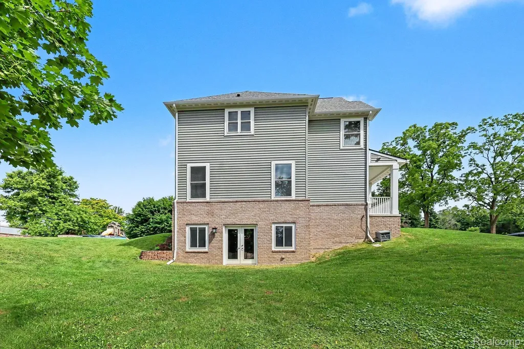 1660 Winthrop Road Bloomfield Charter Township MI 48302