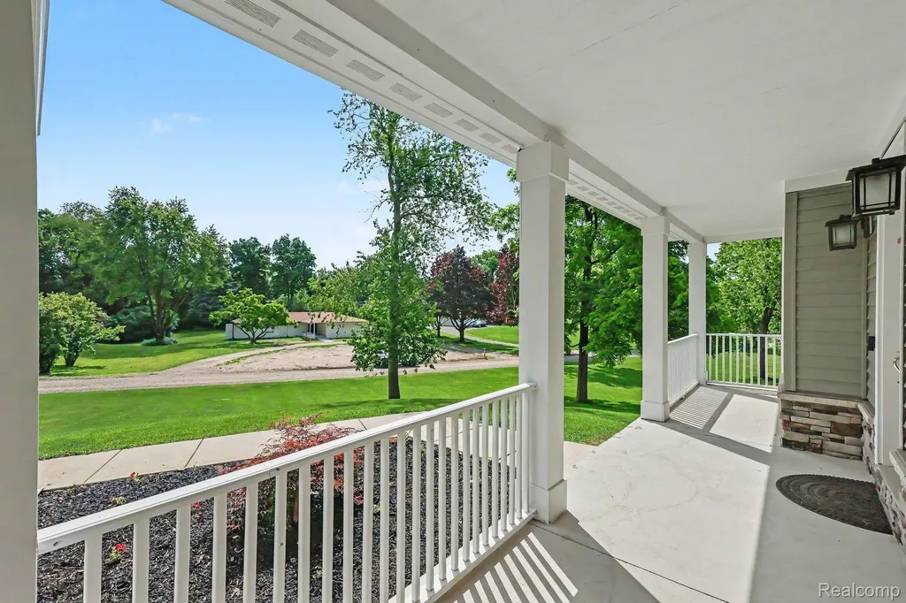 1660 Winthrop Road Bloomfield Charter Township MI 48302
