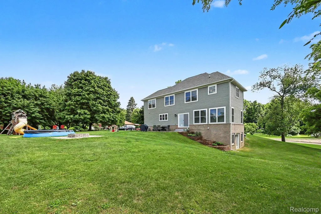 1660 Winthrop Road Bloomfield Charter Township MI 48302