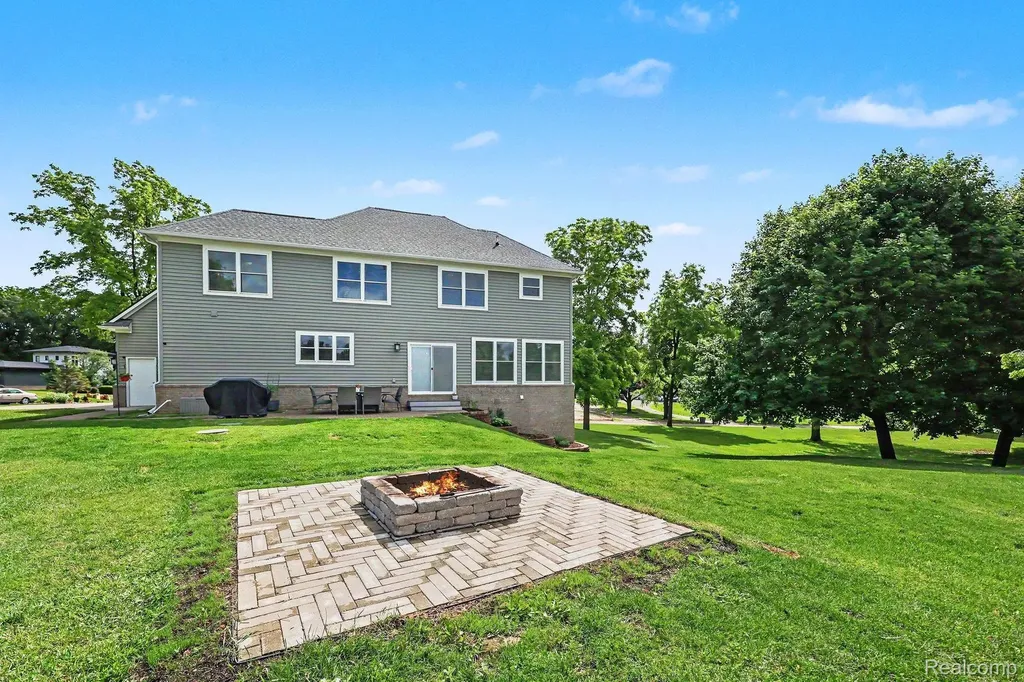 1660 Winthrop Road Bloomfield Charter Township MI 48302