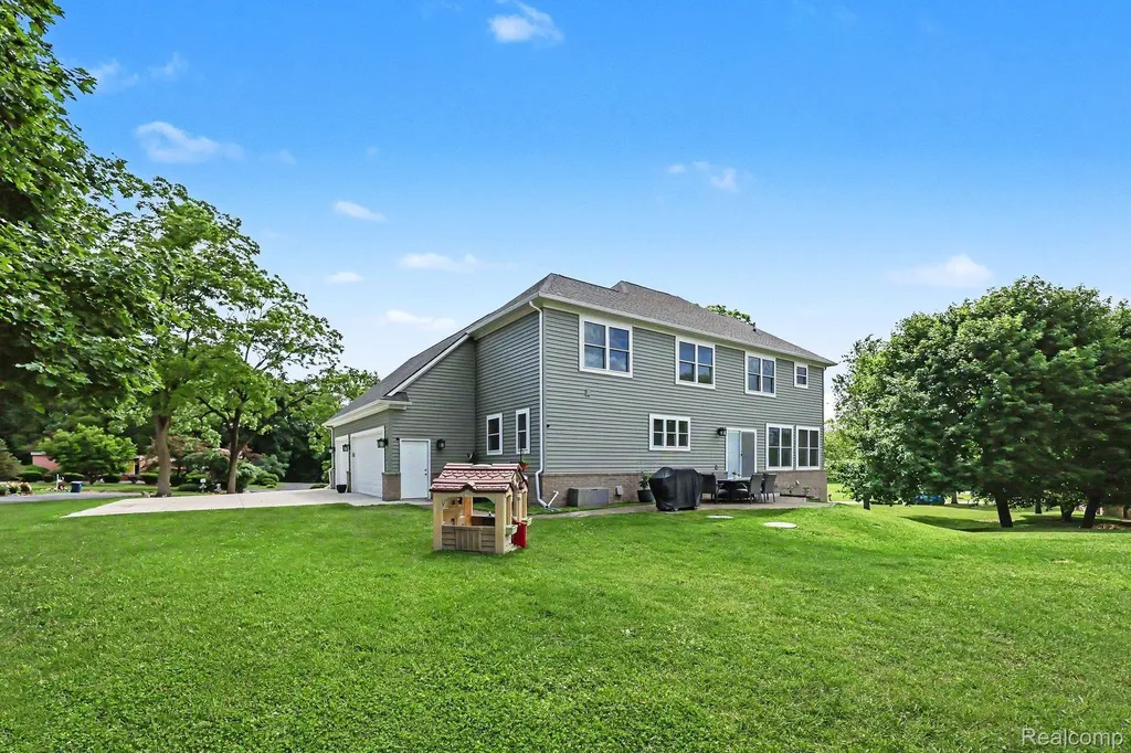 1660 Winthrop Road Bloomfield Charter Township MI 48302
