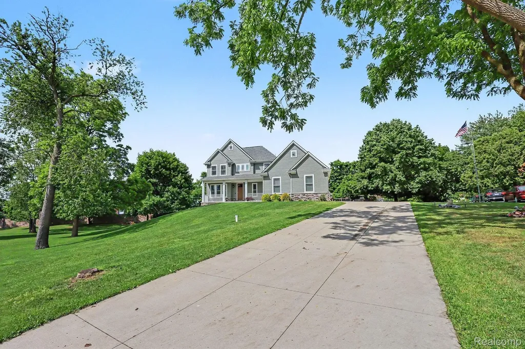 1660 Winthrop Road Bloomfield Charter Township MI 48302