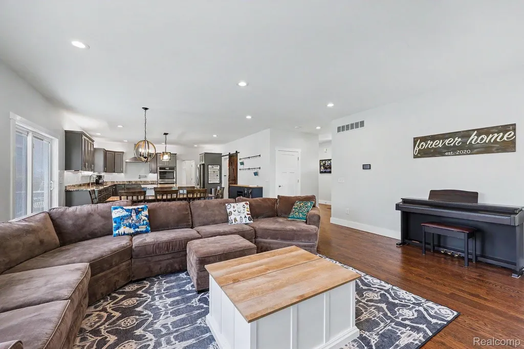 1660 Winthrop Road Bloomfield Charter Township MI 48302
