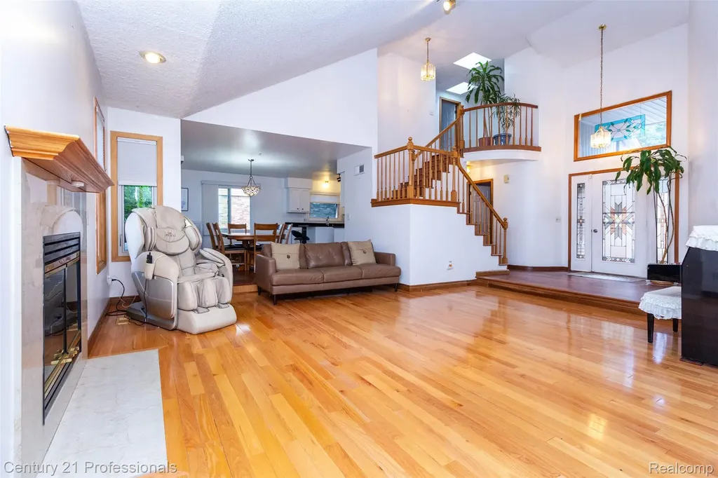 6241 Smithfield Drive Troy City MI 48085