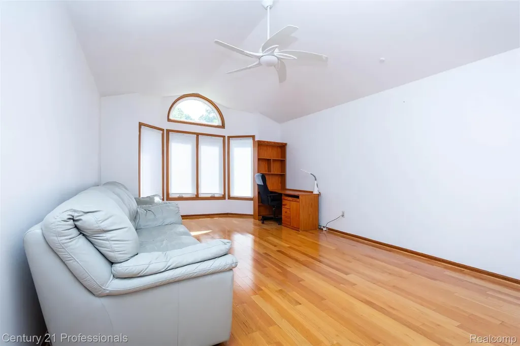 6241 Smithfield Drive Troy City MI 48085
