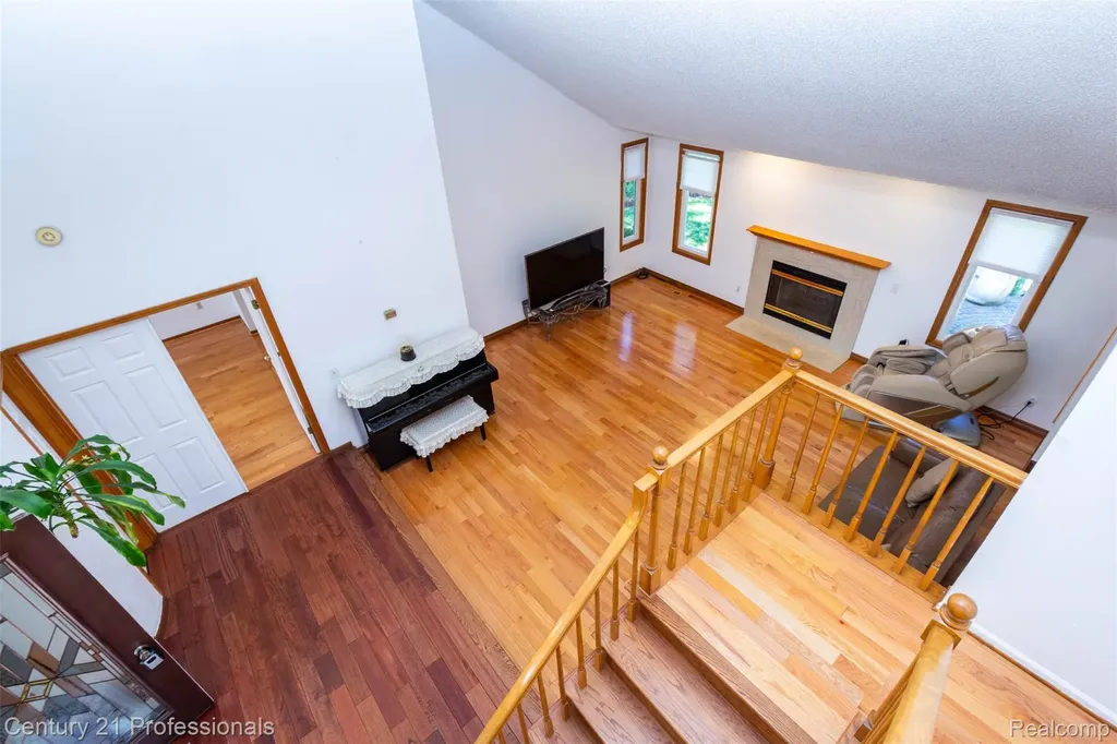 6241 Smithfield Drive Troy City MI 48085