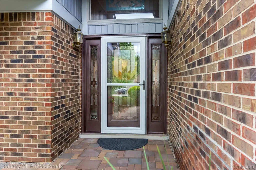 6241 Smithfield Drive Troy City MI 48085