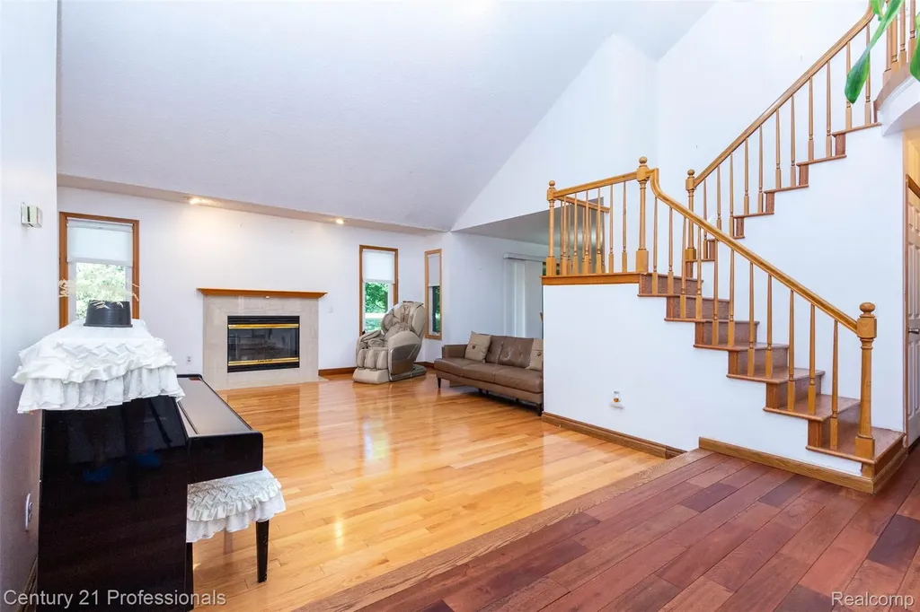6241 Smithfield Drive Troy City MI 48085