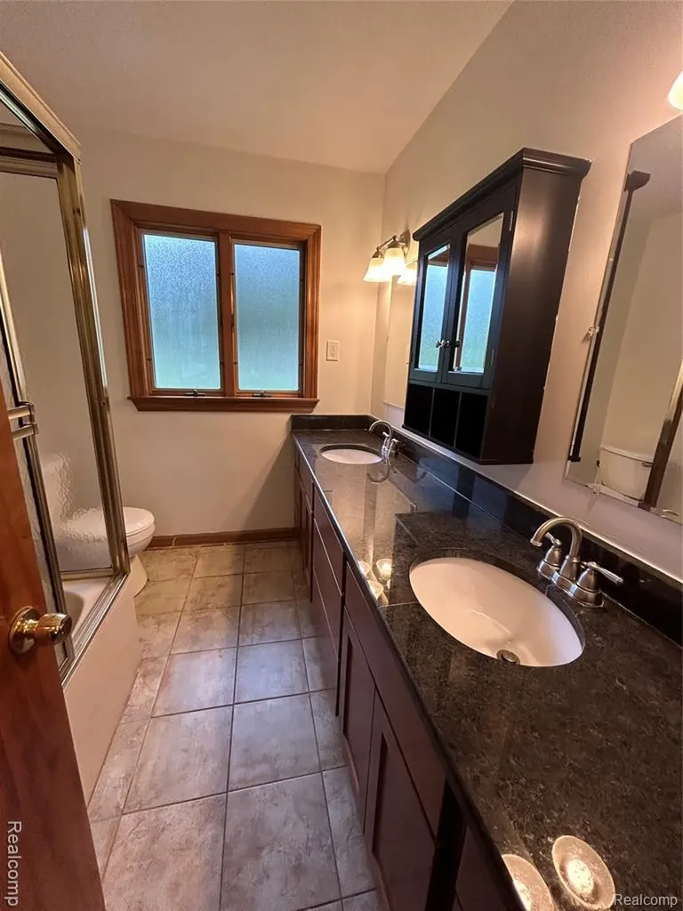 25426 Edgemont Drive Southfield City MI 48033