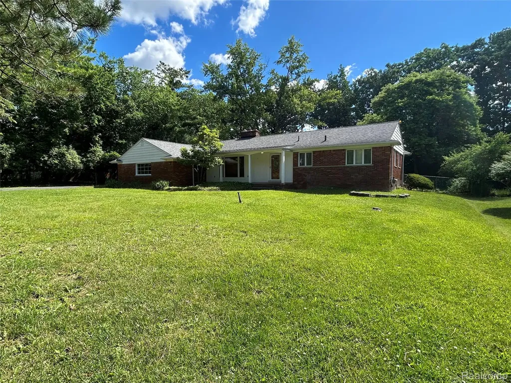 25426 Edgemont Drive Southfield City MI 48033