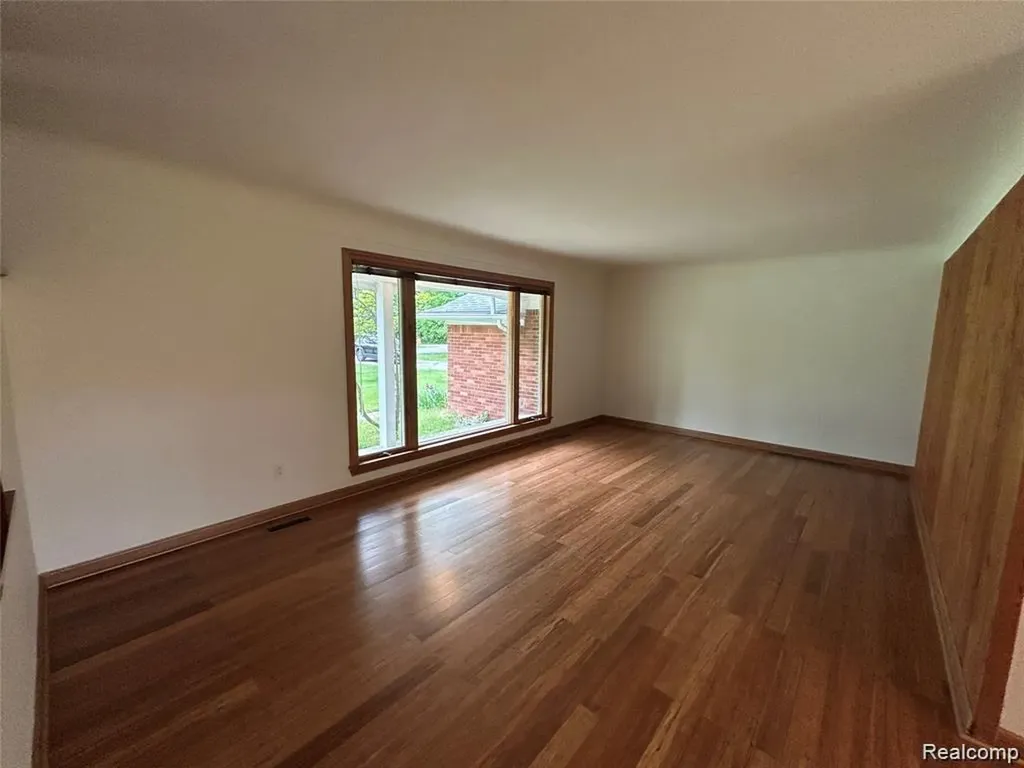 25426 Edgemont Drive Southfield City MI 48033