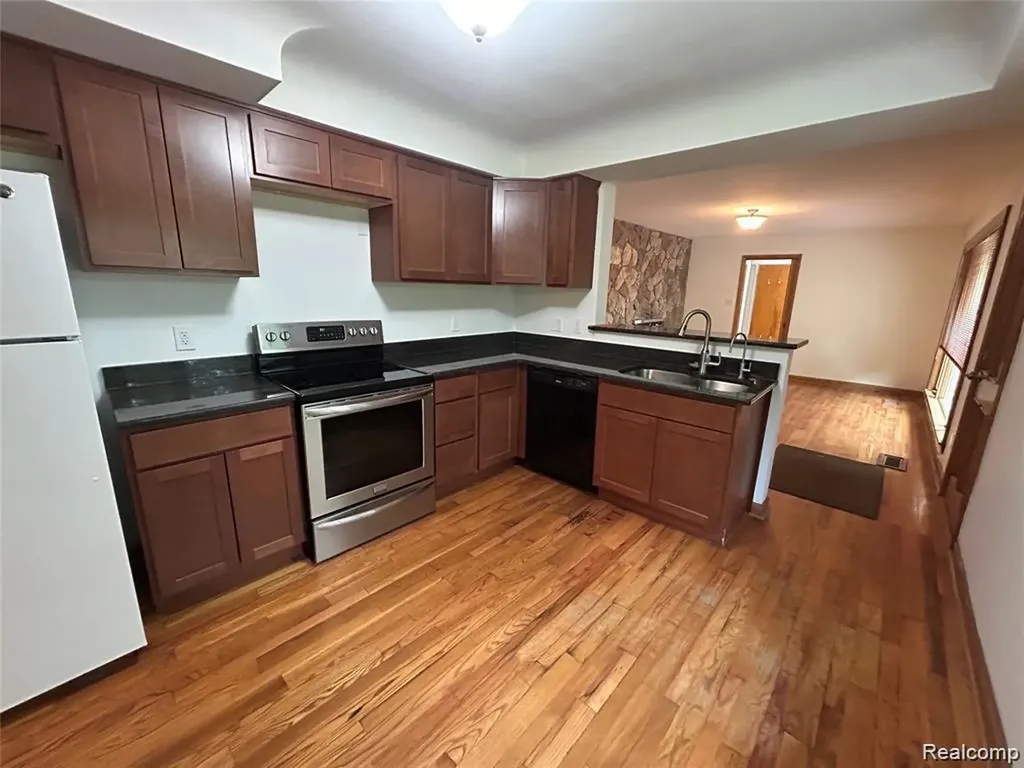 25426 Edgemont Drive Southfield City MI 48033