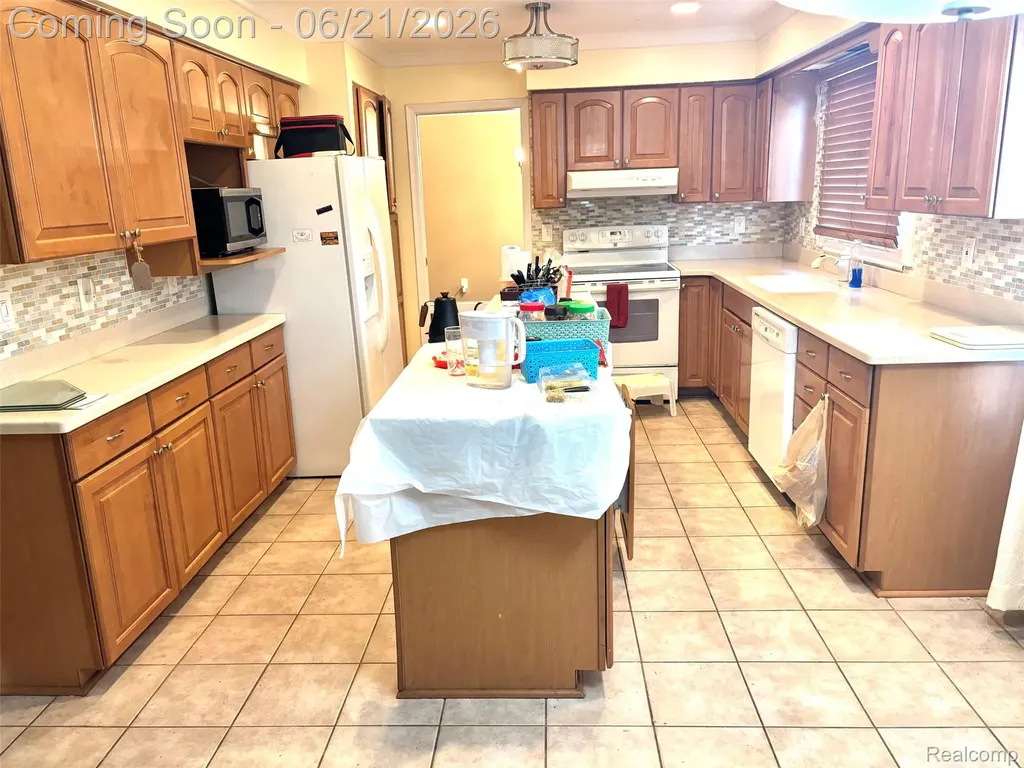 26366 Cecile Street Dearborn Heights City MI 48127