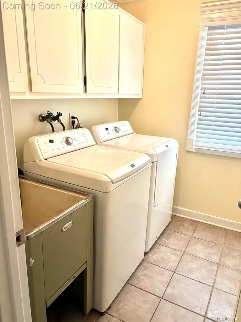 26366 Cecile Street Dearborn Heights City MI 48127