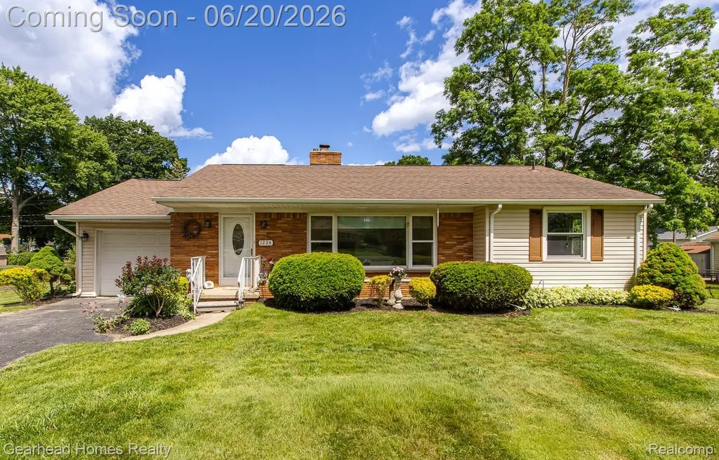 1224 Hira Street Waterford Charter Township MI 48328