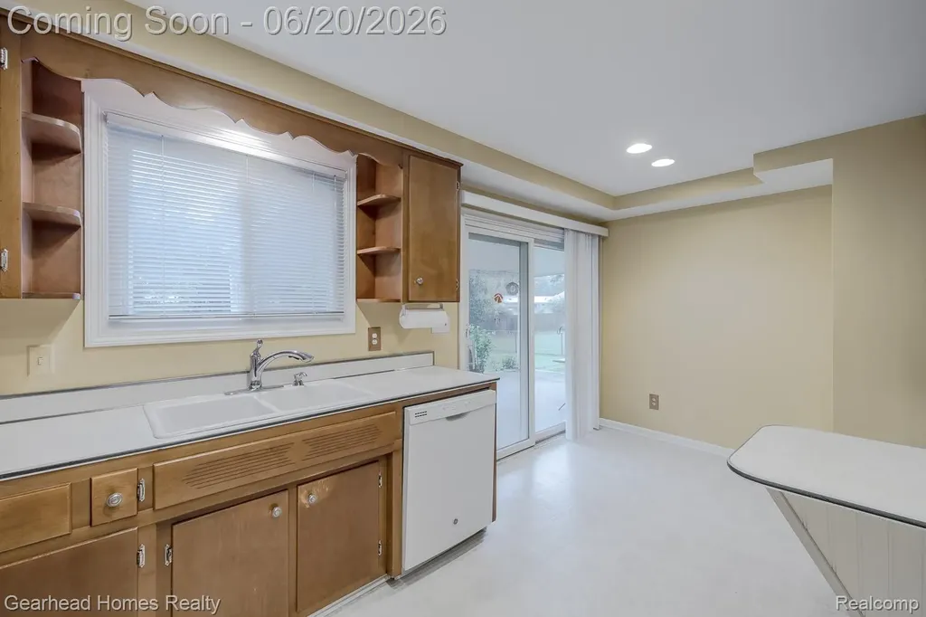 1224 Hira Street Waterford Charter Township MI 48328