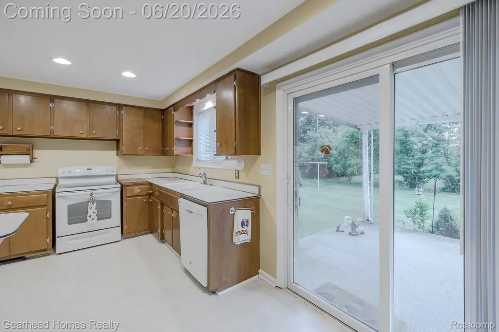 1224 Hira Street Waterford Charter Township MI 48328
