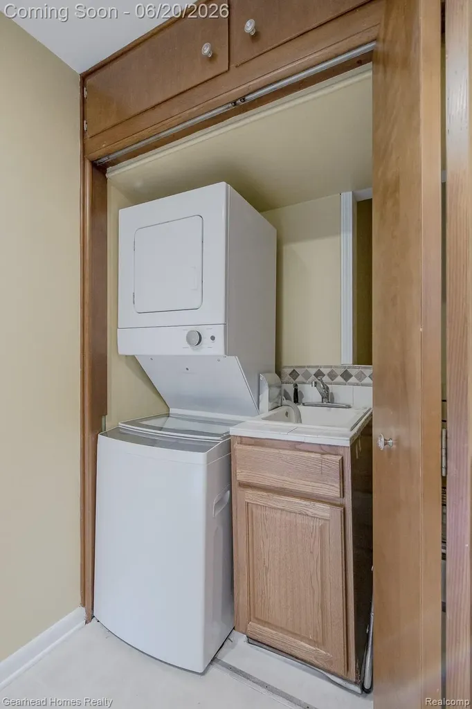 1224 Hira Street Waterford Charter Township MI 48328