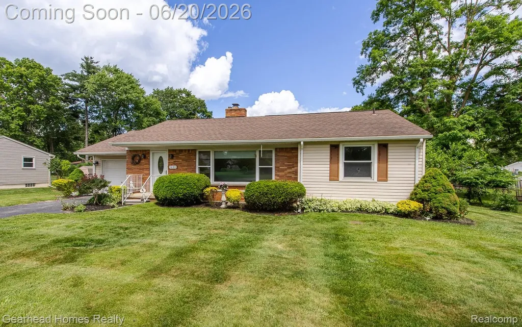 1224 Hira Street Waterford Charter Township MI 48328