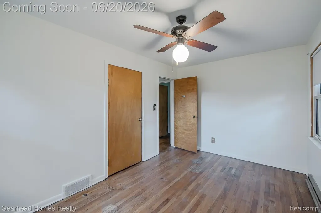 1224 Hira Street Waterford Charter Township MI 48328